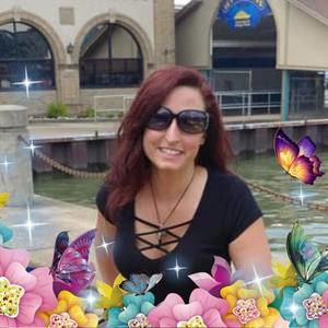 Meet your Posher, Crystal